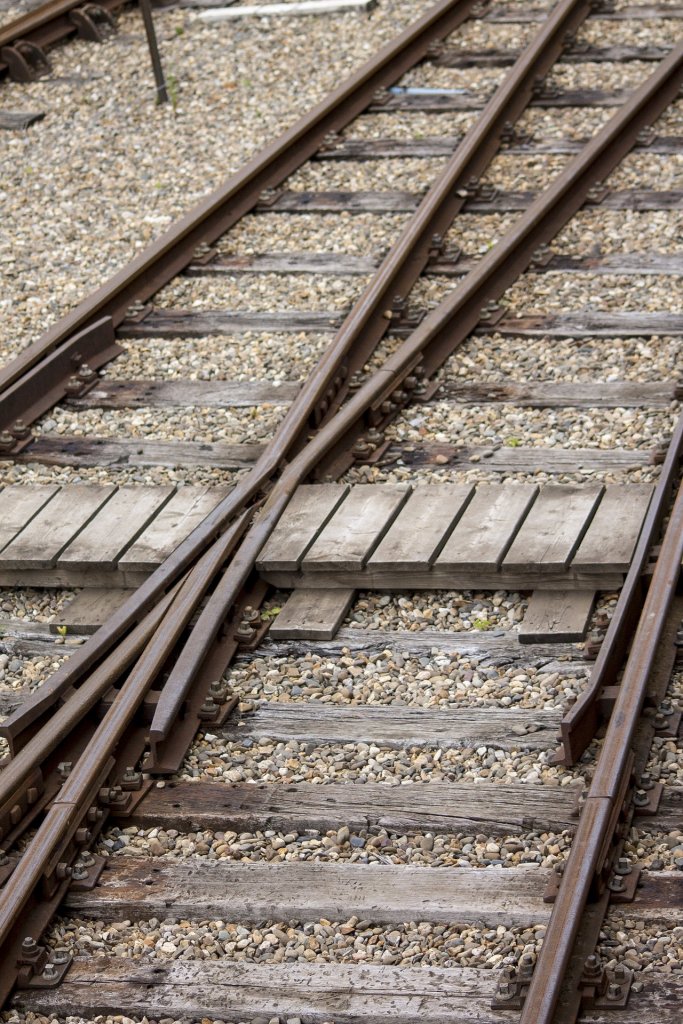 track-842483_1920