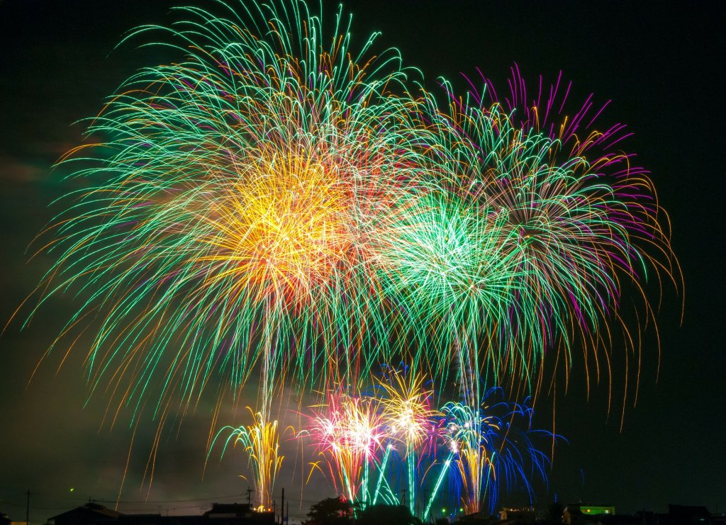 fireworks-180553_1920
